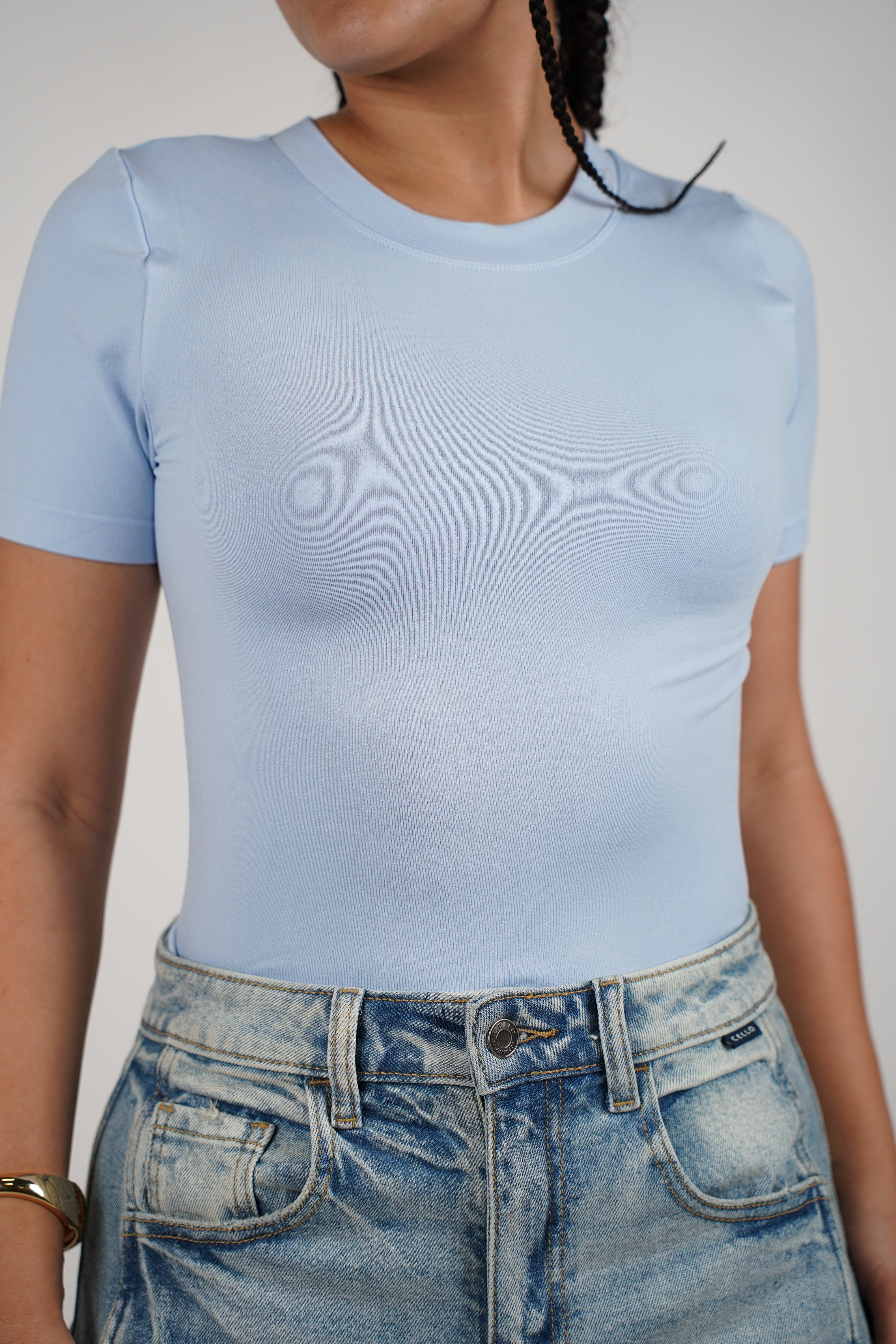 Body de manga corta con cuello redondo